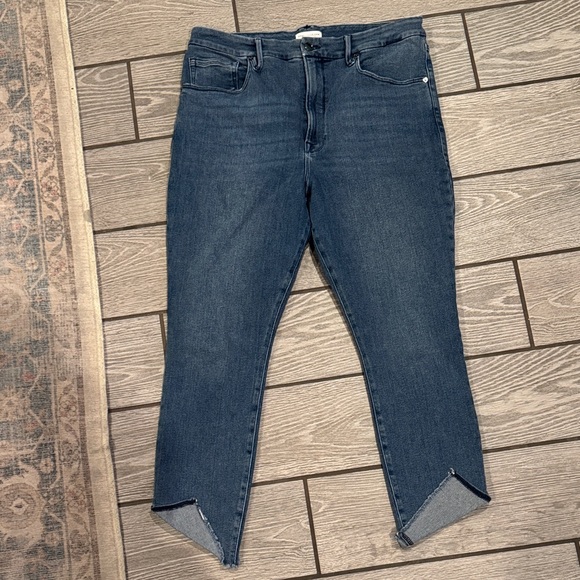 Good American Good Waist Crop Jeans Skinny Leg Tackled Hem Medium Wash Size 15 - Picture 2 of 7